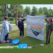 MarjoleinDenBoer-Highlight-Hug-in-a-blanket