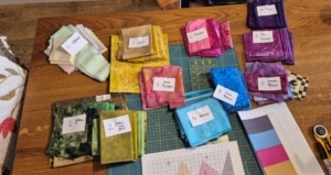 Verzamelde stoffen in 10 kleurgroepen